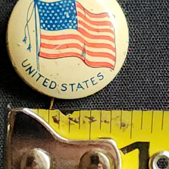 Antique ~ Vintage "AMERICAN FLAG" United States Pin ~ Button ~ Pinback - Picture 4 of 4
